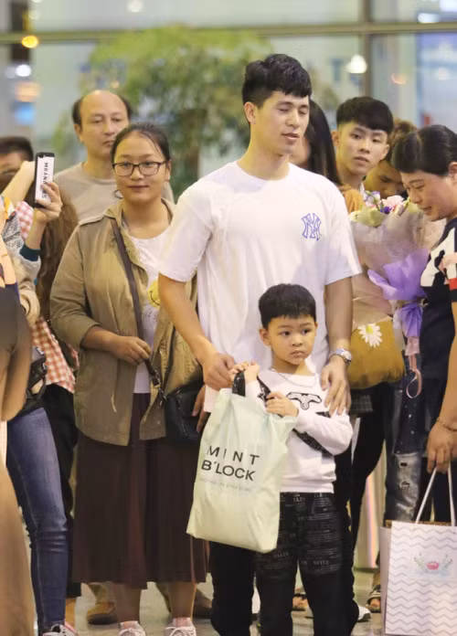 Dù bị đau nhưng Đình Trọng vẫn chịu đựng để hoàn thành xuất sắc nhiệm vụ tại các giải đấu của đội tuyển Việt Nam trong năm 2018.