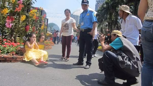 Còn với những bạn trẻ đam mê nhiếp ảnh và có sẵn "súng, ống" thì hãy tận dụng ngay những lợi thế mình đang có để kiếm tiền tiêu Tết.