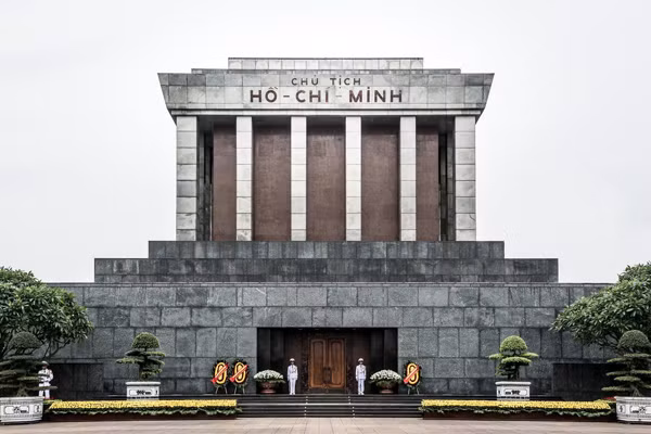 Lăng Chủ tịch Hồ Chí Minh là nơi đặt thi hài Chủ tịch Hồ Chí Minh. Nơi đây chính thức được khởi công xây dựng vào ngày 2/9/1973, tại vị trí của lễ đài cũ giữa Quảng trường Ba Đình, nơi khai sinh là nước Việt Nam Dân Chủ Cộng Hòa và cũng là tiền đề để hướng tới mục tiêu Giải phóng miền Nam thống nhất Đất nước