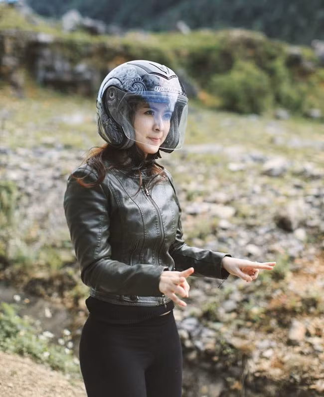 Minh Phương (sinh năm 1992, Nghệ An) là nữ biker Việt được một tờ báo Thái Lan khen ngợi vì quá cá tính và xinh đẹp khi những bức ảnh của cô bạn này đã được cộng đồng mạng nước bạn chia sẻ trên forum dành cho những người yêu thích siêu xe.