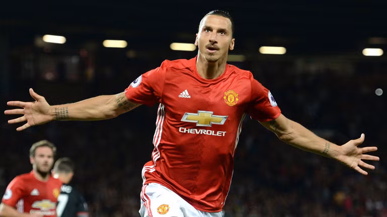 Ở tuổi 34, Ibrahimovic vẫn duy trì được phong độ đỉnh cao. Anh ghi 4 bàn cho MU, trong đó có 2 bàn mang tính quyết định. Gặp Man City là cơ hội để Ibra chứng tỏ mình trước Pep Guardiola, HLV mà anh công khai chê bai trong cuốn tự truyện của mình.