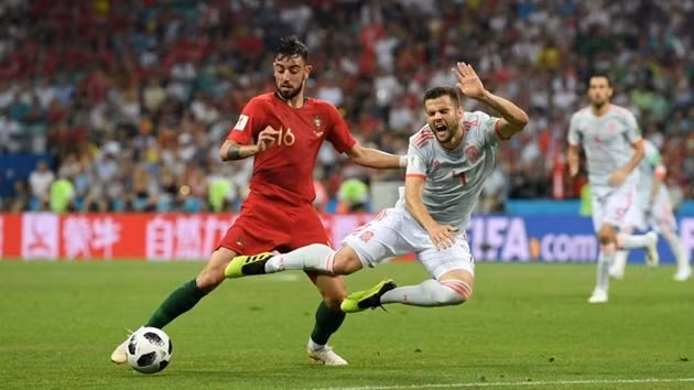 Chuyển nhượng bóng đá từ Sport Witness, Chelsea buộc phải bỏ ra số tiền khổng lồ 100 triệu euro nếu muốn sở hữu chữ ký của sao trẻ Bruno Fernandes đang thuộc biên chế Sporting Lisbon.