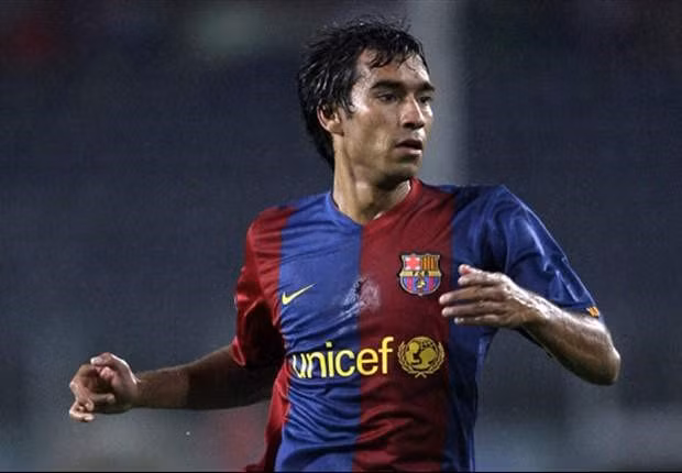 Sau quãng thời gian 4 năm làm trợ lý, Giovanni van Bronckhorst đã chính thức tiếp quản Feyenoord từ tay huấn luyện viên tiền nhiệm kể từ năm 2015. Cựu hậu vệ từng chơi cho Arsenal và Barca ngay lập tức giúp đội chủ sân De Kuip tham dự Champions League với tư cách của nhà đương kim vô địch Hà Lan.