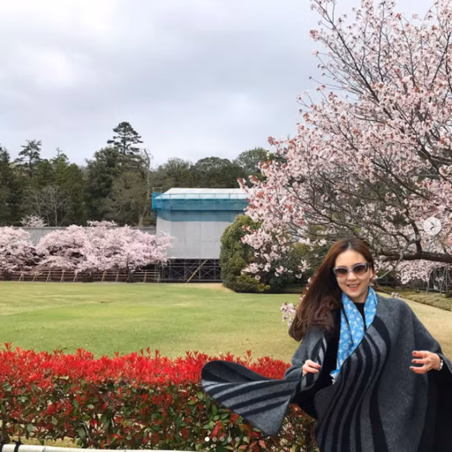 Tại Nhật Bản, hoa anh đào được gọi là "sakura". Không chỉ là quốc hoa, là sứ giả của mùa xuân, hoa anh đào còn biểu tượng cho niềm hy vọng và sự tái sinh.