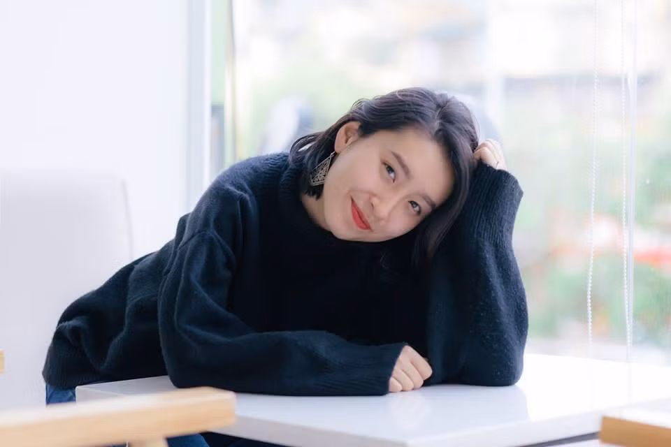 Nội dung những video của Phương Hà chủ yếu xoay quay những vấn đề của bản thân. Theo cô bạn này chia sẻ, trước đây cô rất béo và muốn giảm cân, nên cũng lấy từ bản thân mình để làm những vlog chia sẻ với mọi người về cách công thức nấu ăn lành mạnh và chia sẻ những bài tập luyện.