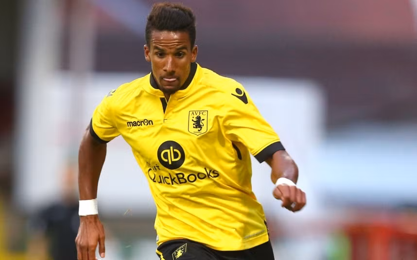 Scott Sinclair đã được kì vọng rất nhiều tại Man City. Nhưng sau đó, cầu thủ này đã không tìm được chỗ đứng tại nửa xanh thành Manchester và buộc phải rời đến Aston Villa để tìm cơ hội ra sân nhiều hơn. Nhưng với số tiền mà Aston Villa đã bỏ ra để có được Scott Sinclair thì anh chưa đền đáp lại được nhiều.