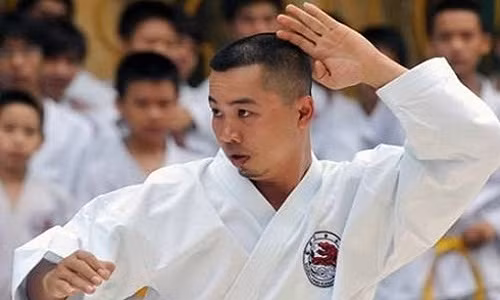 Vo su Karatedo tung di tu dinh nghi an hiep dam nu sinh