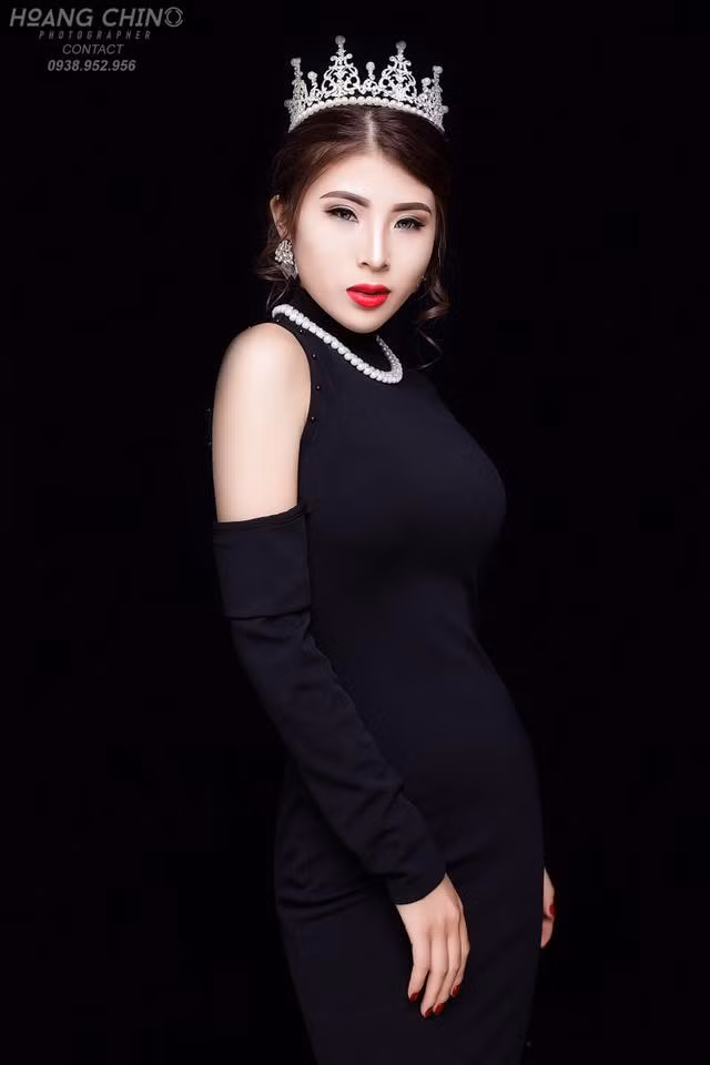 Hân Navy đã tham gia diễn xuất trong một số phim truyền hình như: Hoa hồng thép (đạo diễn Nguyễn Thanh Vinh), “Giá của nụ cười” hay mới đây nhất là phim truyền hình “Lối thoát”.