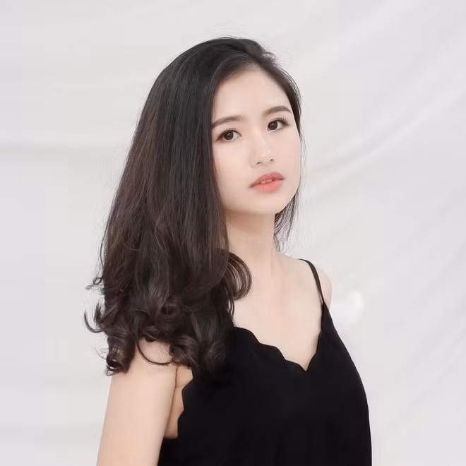 Đáng chú ý, tháng 12/2016, Phương Đông đã tham gia Hoa khôi Sinh viên Việt Nam 2016 và nhận thứ hạng khá cao trong cuộc thi dành cho những bóng hồng học đường này.