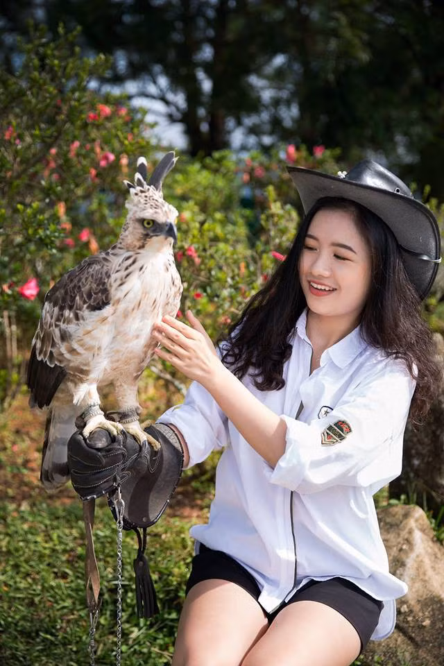 Hiện tại, Phương Đông đang có ý định xin vào thực tập tại một tổ chức phi chính phủ để chuẩn bị cho bài luận ra trường của mình. Cô bạn cũng luôn mơ ước được trở thành nhân viên ngoại giao, nhất là sau cuộc gặp gỡ với ngài Obama, mong ước đó càng trở nên mãnh liệt hơn.