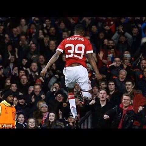 Sau cú đúp vào lưới Midtjiylland giúp Man United đi tiếp vào vòng 1/8 Europa League, mới đây Rashford lại tiếp tục chinh phục NHM Quỷ đỏ bằng khả năng săn bàn thiên bẩm khi tiếp tục lập thành tích như trên vào lưới Arsenal trong trận derby nước Anh vừa qua.