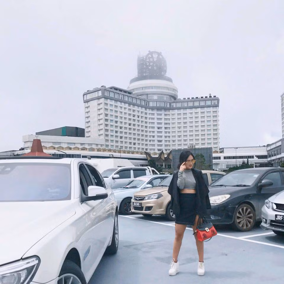 Phương Thảo trước đây chỉ cao 1m51 với vóc dáng tròn trịa cùng gương mặt không mấy ấn tượng. Thế nhưng hãy nhìn vào thành quả của Phương Thảo sau 4 năm chăm chỉ tập gym, cô bạn đã cao thêm 2cm.