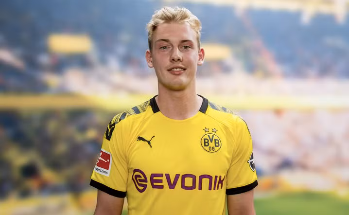 Sau Thorgan Hazard (Borusia Monchengladbach) và Nico Schulz (1899 Hoffenheim), Borussia Dortmund đã chào đón tân binh thứ 3 đó là Julian Brandt.