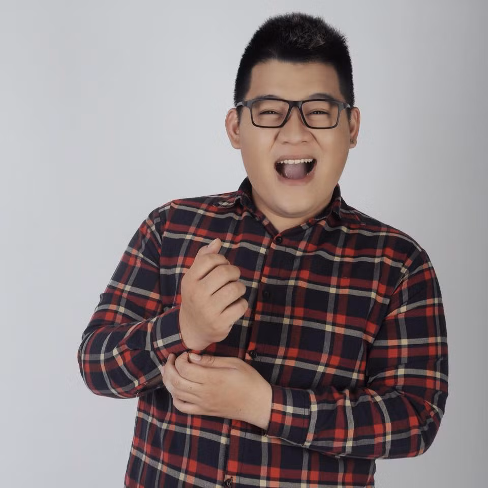 Đặc biệt, việc "hoạt ngôn" của Duy Long có được khi cậu bạn này có 4 năm học tại Đại học Sân Khấu Điện Ảnh TP HCM. Đây cũng là một điểm nhấn thú vị của diễn viên 9X này.
