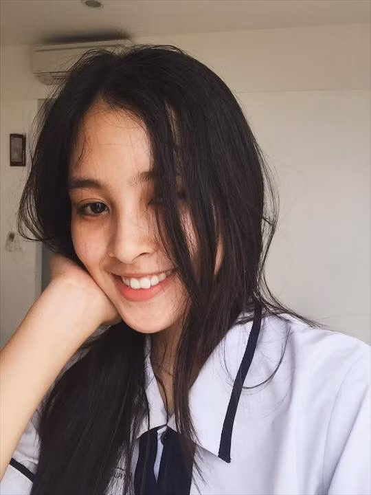 Nhiều người nhận xét rằng: "Tiểu Vy là trường hợp khá khác khi để mặt mộc còn xinh hơn khi trang điểm và ghi điểm ngay khi chưa dặm phấn, thoa son".