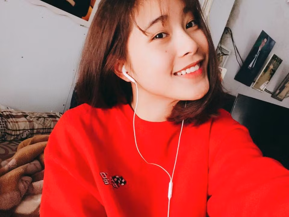 Những bức ảnh khiến Thu Huyền bất ngờ nổi tiếng đó là khi cô nàng tham gia nhảy cổ động trước một giải đấu bóng chuyền tổ chức ở Bắc Ninh.