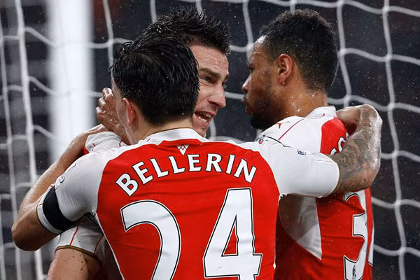Lo dao tao dong gop nhieu quan cho Premier League 2015/2016 nhat?