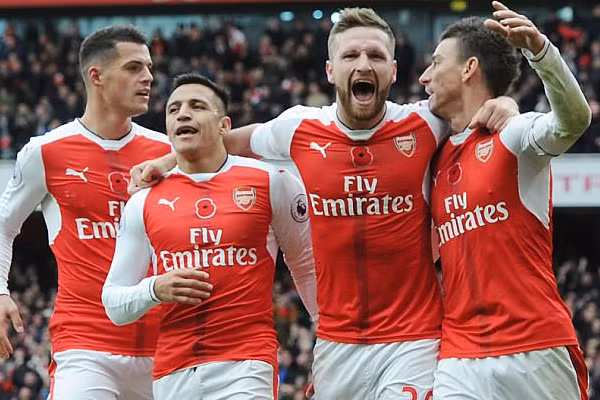 7 cầu thủ có thể rời Arsenal: Theo thông tin chuyển nhượng cầu thủ từ tờ The Sun, 7 cầu thủ có thể rời Arsenal trong ngày cuối của chuyển nhượng mùa Hè 2017. Trong số này có thể kể tới như Alexis Sanchez, Alex Oxlade-Chamberlain, Granit Xhaka , Shkodran Mustafi và Lucas Perez. ẢNh: The Sun
