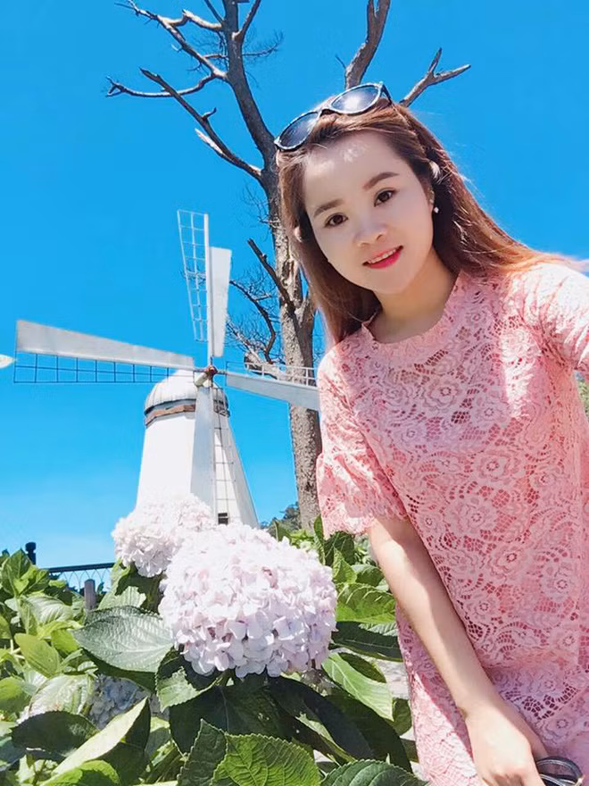 Theo chia sẻ của Ngọc Quỳnh, mỗi ngày cô không mất quá nhiều thời gian để chuẩn bị những hộp cơm trưa. Cô gái Bắc Kạn thường nấu dư thức ăn vào buổi tối, bảo quản trong ngăn mát tủ lạnh, sáng hôm sau chỉ việc xếp vào hộp mang đi làm.