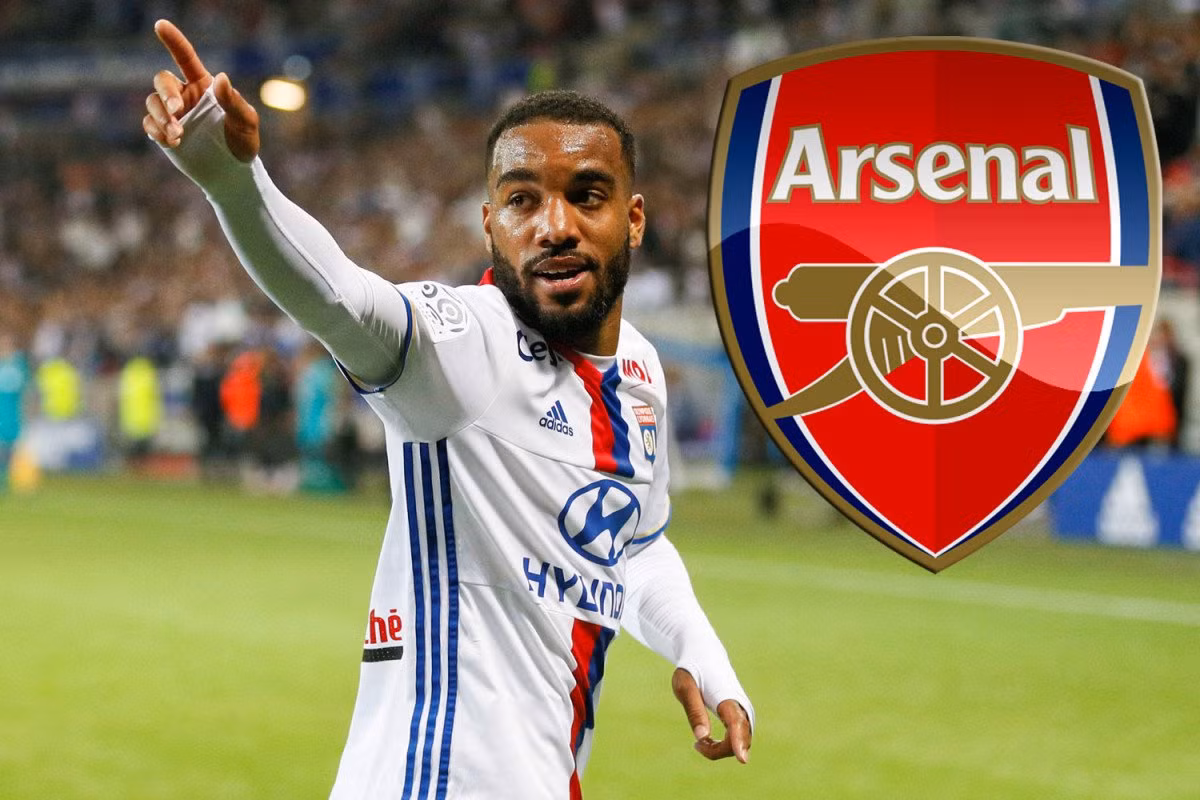 Arsenal sắp có sao Lyon: Sky Sports vừa xác nhận, Pháo thủ đã gửi lời đề nghị thứ 3 hơn 50 triệu bảng kèm các điều khoản phụ khác để nhận được cái gật đầu của Lyon cho thương vụ Alexandre Lacazette. Anhhr: Sky Sport