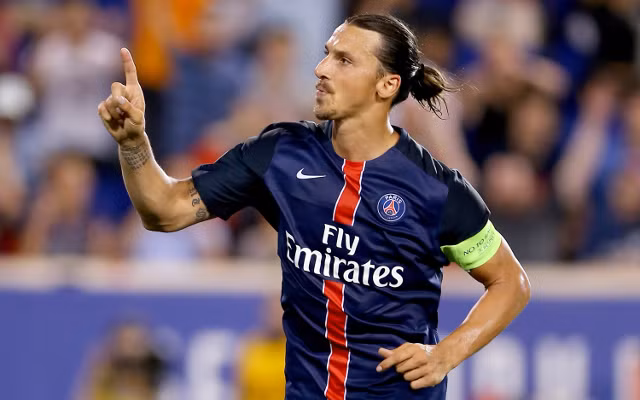 Có cùng 43 bàn thắng với Benzema là Zlatan Ibrahimovic của PSG.
