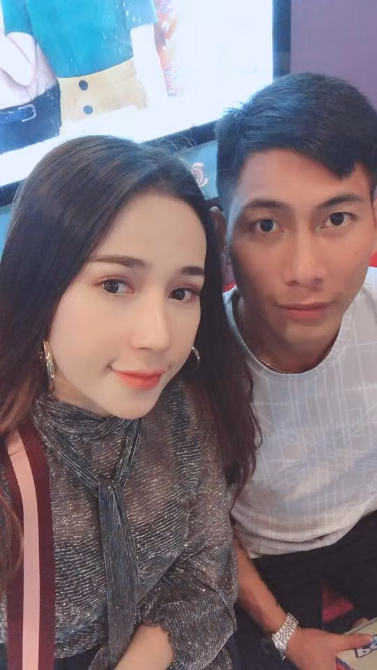 Hiện tại, Ánh Tuyết kinh doanh mỹ phẩm online và dành thời gian chủ yếu để chăm sóc chồng con.