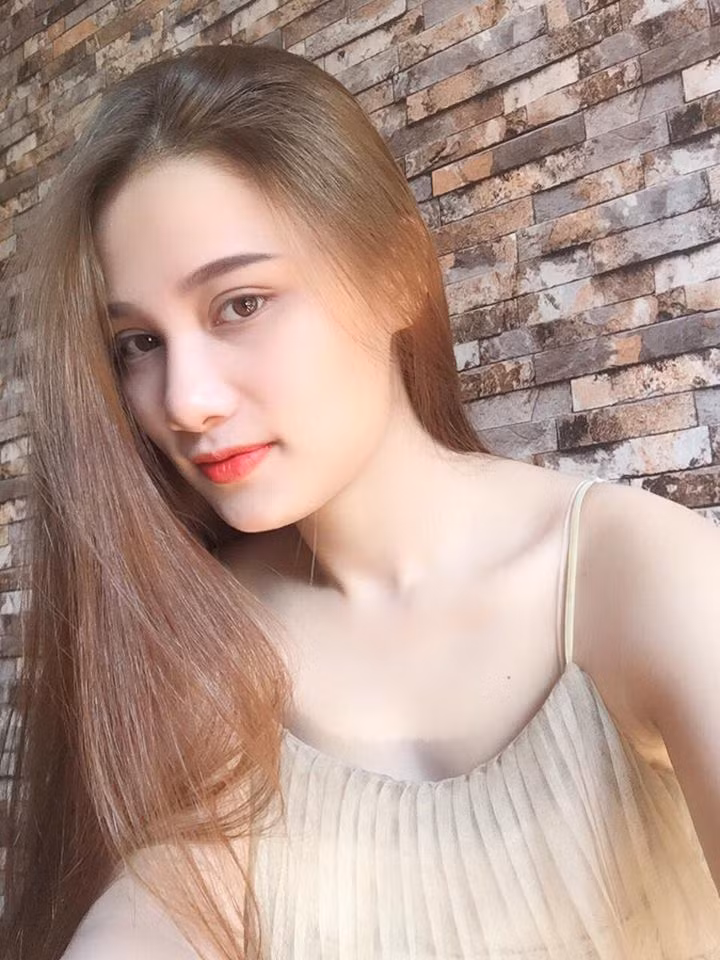 Với góc hình như bức ảnh này, bảo sao mà quá nhiều người nhầm với dòng máu chảy trong người của Hương Giang bởi cô bạn này sở hữu những nét đẹp đặc trưng của những bông hồng lai.