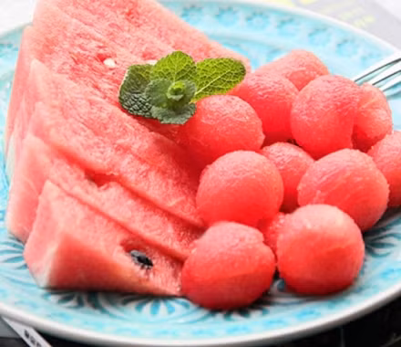 Bạn dùng thoa hỗn hợp lên khuôn mặt bạn trong 15 phút và rửa lại với nước ấm.