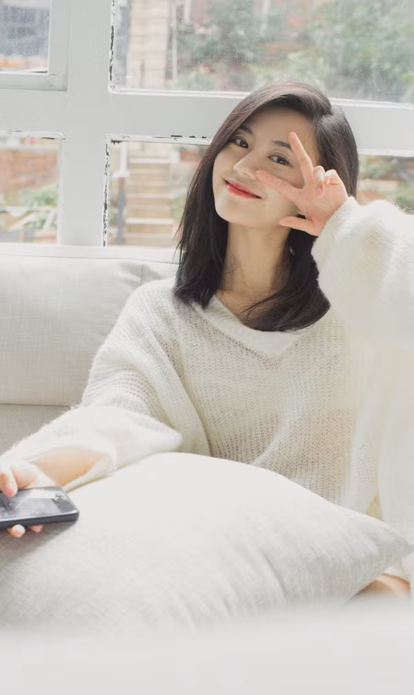 Nữ nhiếp ảnh gia Quân Quân có tên đầy đủ là Lý Lệ Quân, làm nghề nhiếp ảnh đến từ thành phố Trường Sa, tỉnh Hồ Nam (Trung Quốc). Quân Quân sinh năm 1990, từng tốt nghiệp ĐH Sư Phạm Hồ Nam.