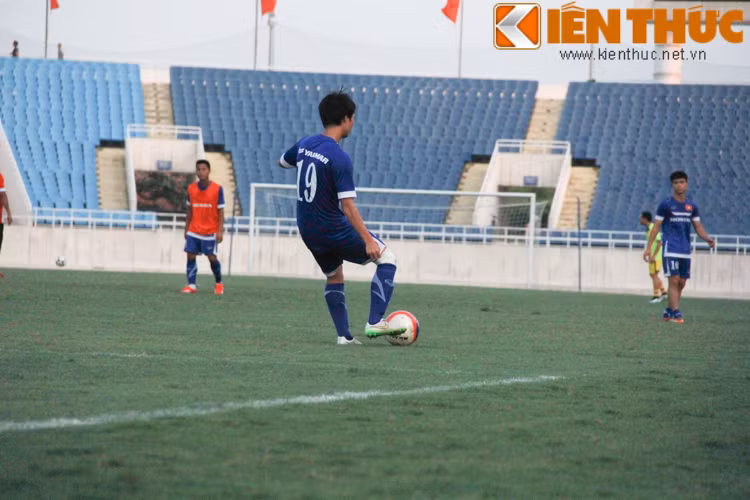 Kết thúc hiệp thi đấu thứ nhất, U23 Việt Nam cầm hòa CLB Hải Phòng với tỷ số 0-0.