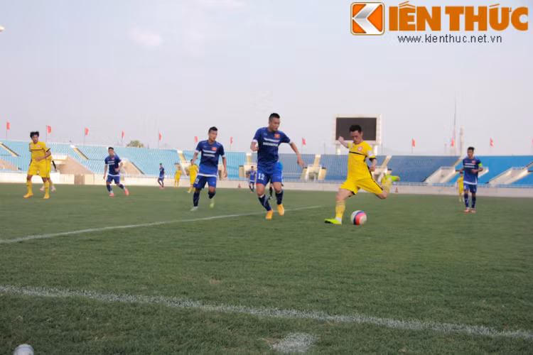 Sau những phút để U23 Việt Nam cầm bóng, CLB Hải Phòng bắt đầu thể hiện được phẩm chất đàn anh với những tình huống bóng đe dọa khung thành của U23 Việt Nam.