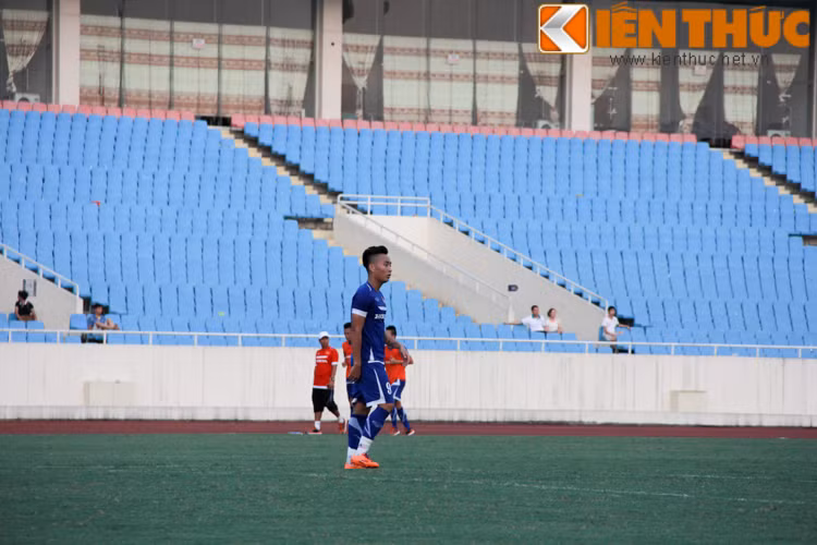 Đầu hiệp hai, HLV Miura bắt đầu tung những quân bài chủ lực của mình vào sân như Tuấn Tài, Huy Hùng và Thanh Bình.