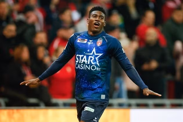  Chuyển nhượng bóng đá mới nhất từ The Sun, CSKA Moscow đang gặp khó trong việc hỏi mua tiền đạo trẻ của Liverpool là Taiwo Awoniyi. CLB thành phố Cảng muốn đội bóng nước Nga bỏ ra cái giá 5 triệu bảng, tuy nhiên đây là cái giá khá chát cho 1 ngôi sao trẻ.