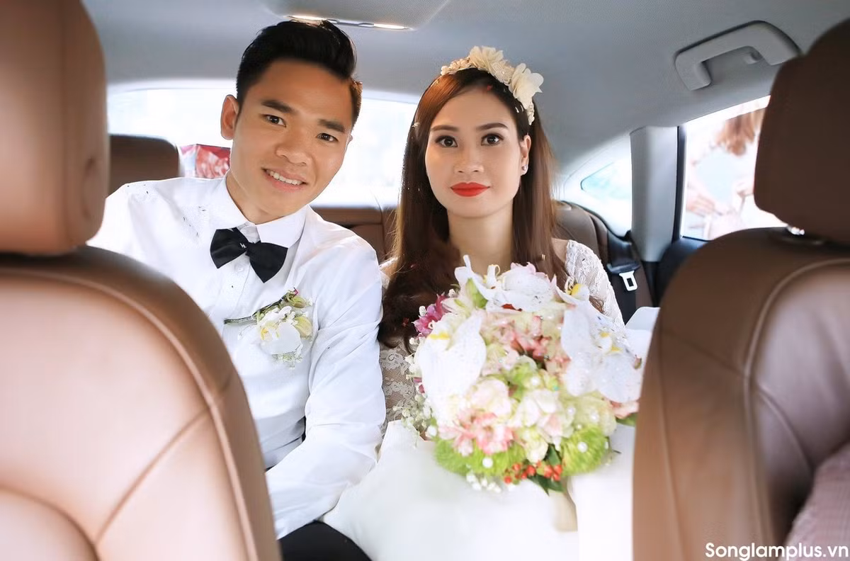 Sau 6 năm yêu thương nhau, ngày 3/4/2016, thủ môn Nguyên Mạnh của ĐT Việt Nam và CLB SLNA, Nguyên Mạnh đã quyết định đưa người bạn đời của mình là Phương Chi về dinh.