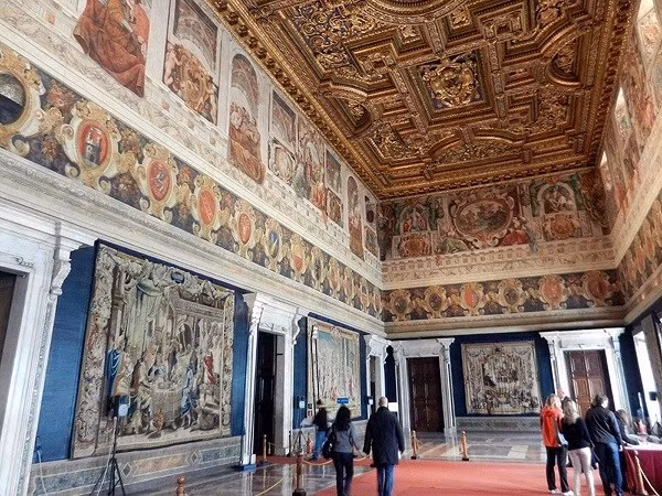 Tổng thống Ý Sergio Mattarella đã mở cửa 1.200 phòng trong cung điện từ thế kỷ 16 này cho công chúng tham quan.