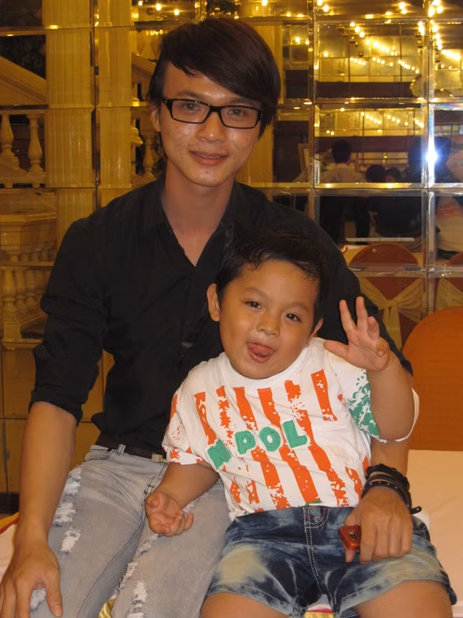 Ngày trước, với thân hình gầy gò, đen nhẻm, ẻo lả như con gái, Anh Trương gặp phải rất nhiều khó khăn để tìm một công việc phù hợp với khả năng của mình.