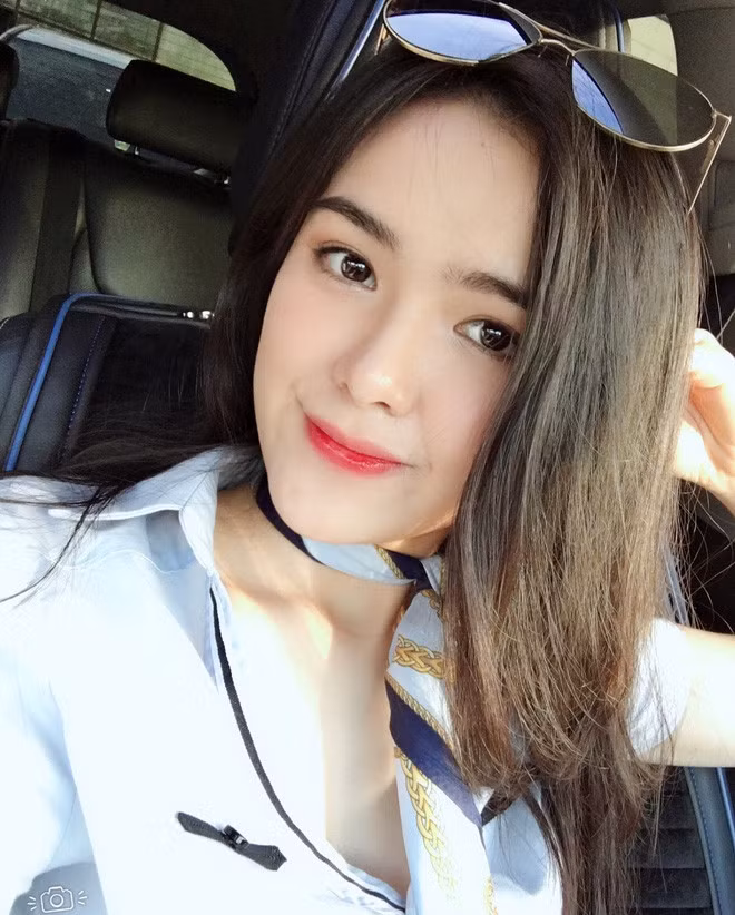 Vẻ đẹp ấn tượng của nữ sinh trường THPT Trần Phú - Hà Nội giúp cô gây ấn tượng với nhiều người và trở nên nổi tiếng trên MXH.