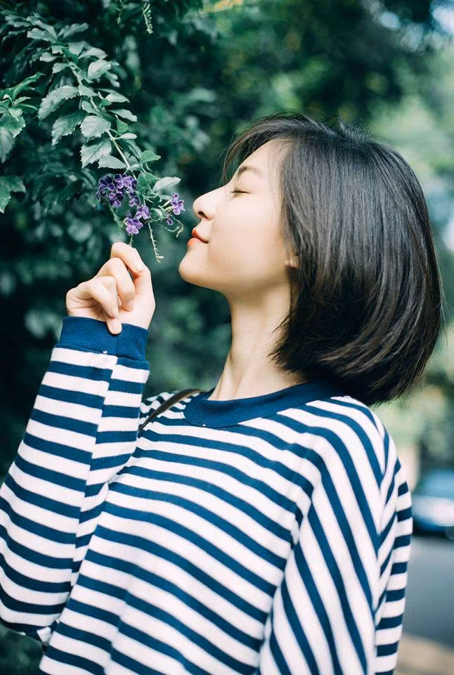 Ngoài những bức ảnh xinh đẹp trong bộ ảnh ngoài trời nói trên, hầu như trên trang cá nhân Weibo của Manyunyu7 chưa đăng tải những bức ảnh hình ảnh khác nhưng chỉ thể là đủ để cô nàng xinh đẹp này được mọi người chú ý tới.