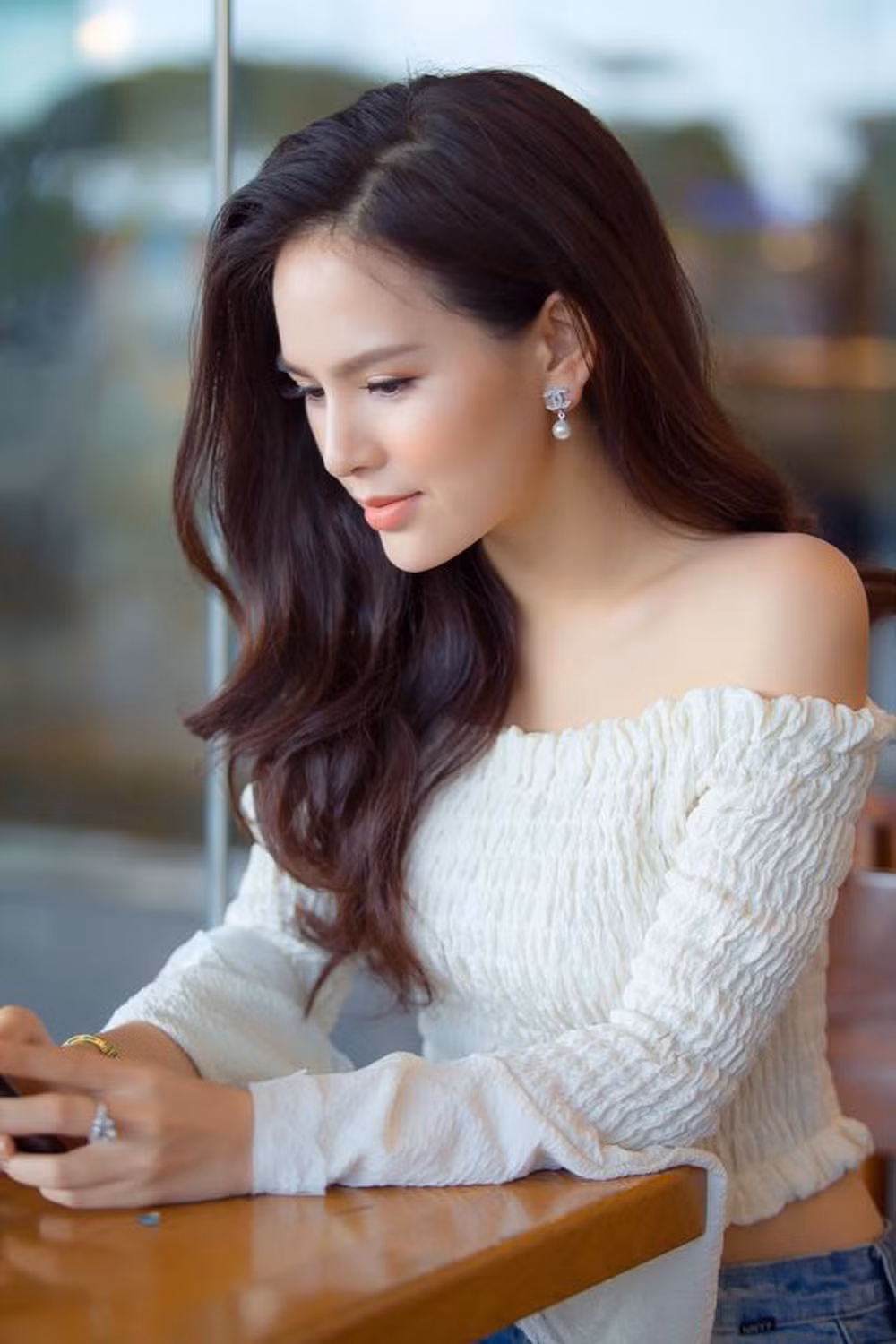 Nhắc đến Phi Huyền Trang, người ta nghĩ ngay đến vai diễn gợi cảm trong series phim sitcom Ghiền Mì Gõ. Đó cũng chính là lý do khiến cô được cộng đồng mạng yêu thương và đặt cho cô biệt danh "Thánh nữ mì gõ".