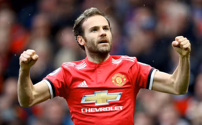 Theo Mirror, MaU đang rất tự tin trong việc thuyết phục Juan Mata đồng ý ký gia hạn hợp đồng. Cụ thể, chủ sân Old Trafford vừa gửi đến tiền vệ 30 tuổi này một bản hợp đồng mới có thời hạn kéo dài đến năm 2022.