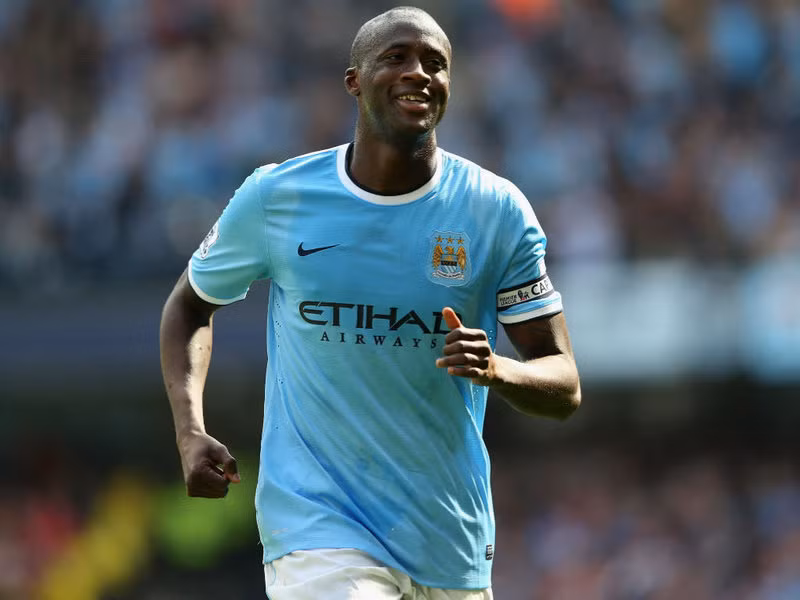 Yaya Toure sẽ không đến Trung Quốc: Tiền vệ Yaya Toure sẽ trở thành cầu thủ tự do vào mùa Hè này. Do đó, rất nhiều đội bóng trên toàn thế giới sẵn sàng nhập cuộc để chiêu mộ ngôi sao của Manchester City này. Tuy nhiên, bản thân Toure đã loại trừ khả năng gia nhập một đội bóng tại Mỹ (MLS) hay Trung Quốc (CSL). Ảnh: Goal