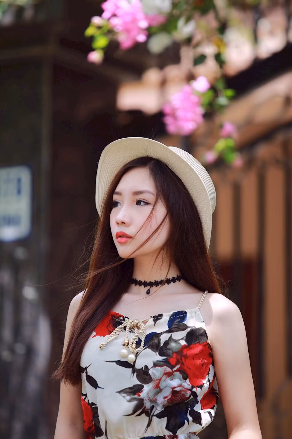 Ngọc Anh chia sẻ: “Khi nói về tiêu chuẩn người yêu phải lớn hơn mình ít nhất 8 tuổi thì mọi người rất ngạc nhiên đúng không ạ? Nhưng mình thấy việc tuổi tác không quan trọng, trong tình yêu quan niệm tuổi tác là chuyện lỗi thời."