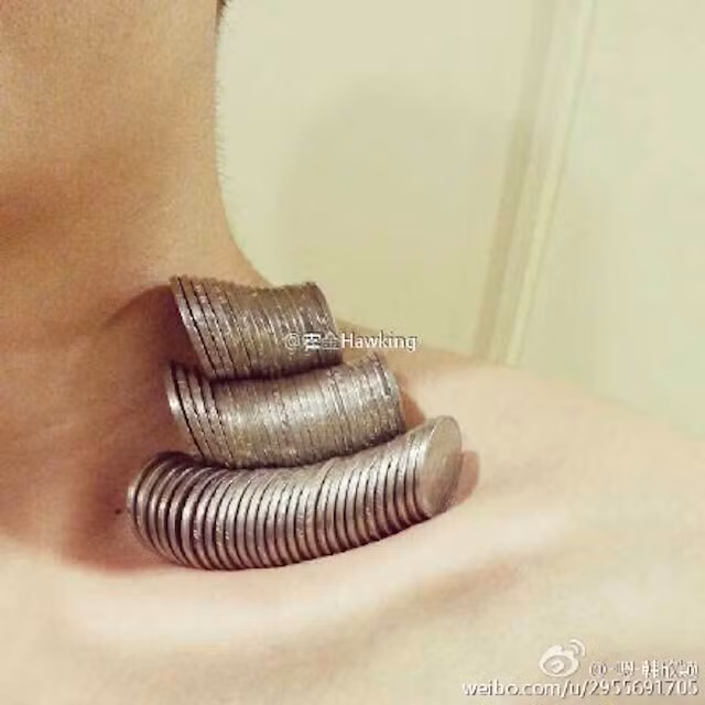 Tuy nhiên, trào lưu mới này vẫn nhận được sự hưởng ứng nhiệt tình từ dân mạng Tik Tok của Trung Quốc. Sự độc đáo của trào lưu còn thu hút ê-kíp Right This Minute - show chuyên giới thiệu các clip viral trên mạng, hiện có lượng người xem lớn ở Mỹ - nhắc tới trong chương trình của mình.