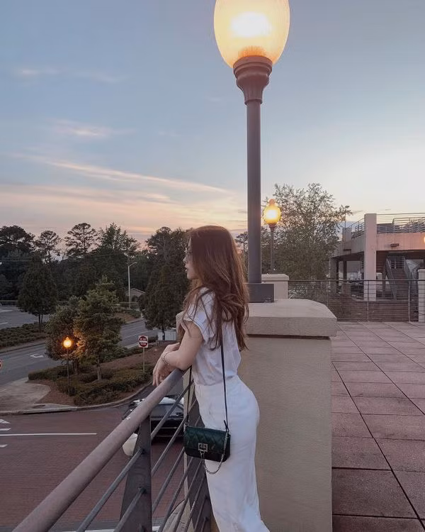 Ban gai Minh Vuong khien nhieu nguoi xuyt xoa vi ve dep 