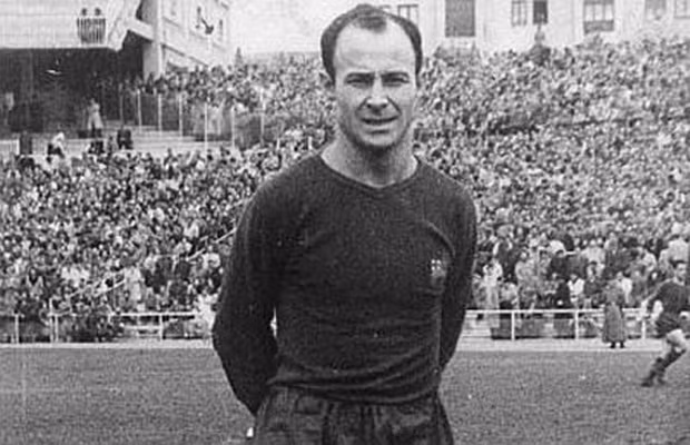 Có được 14 bàn thắng trong những trận El Clasico đó là cựu cầu thủ Cesar Rodriguez của Barcelona.