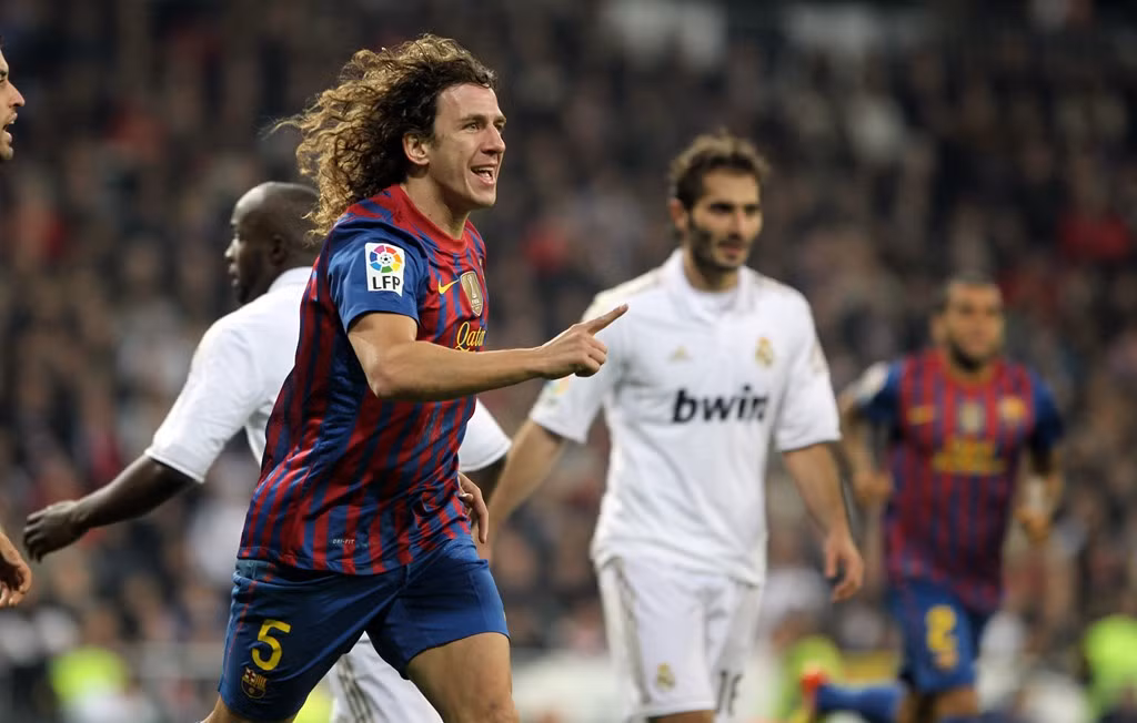Carles Puyol luôn thi đấu với tinh thần của chiến binh. Cựu thủ quân của Barca không hỗ trợ tấn công hay như Sergio Ramos nhưng lại là một lá chắn thép cho đồng đội nơi hàng phòng ngự. Chính Puyol đã khóa chết rất nhiều tiền đạo nổi tiếng của Real Madrid trong những trận El Clasico.