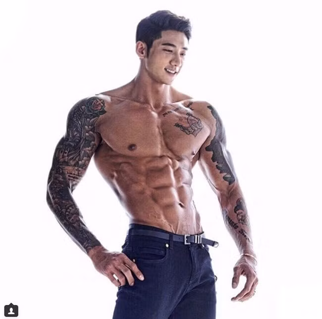 Theo chia sẻ của chính Hyun Ho Ku thì anh có niềm đam mê rất lớn với thể thao và đặc biệt là tập Gym nên chính nó đã giúp anh có thêm động lực để hoàn thành ước mơ cải tạo thân hình béo phì của mình.