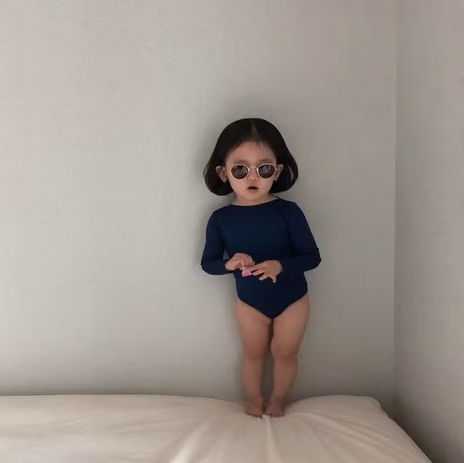 "Mẹ tôi bán đồ bơi các bạn ơi, mua thôi nào".