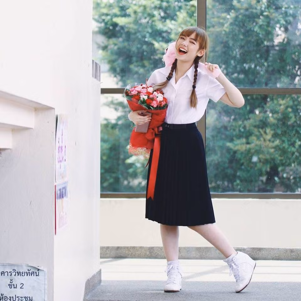Nhờ nhan sắc và giọng hát cover, hiện Jannina W sở hữu tài khoản Instagram 1 triệu người theo dõi và kênh Youtube 2 triệu người đăng kí.