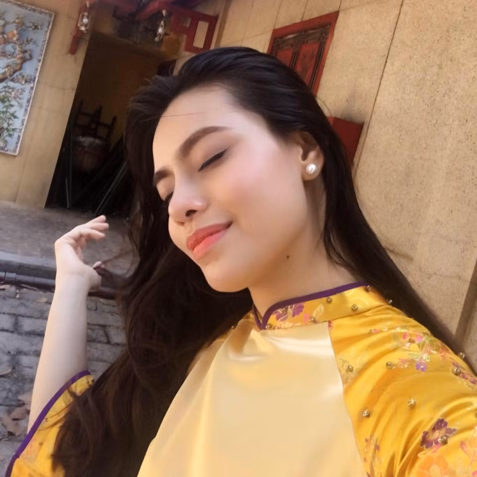 Theo nhiều người nhận xét, không chỉ có thân hình thon gọn và chiều cao giống với Hà Hồ, cô bạn Ý Nhi còn giống với nữ hoàng giải trí đặc biệt là khuôn mặt mà cụ thể là góc mặt nghiêng.